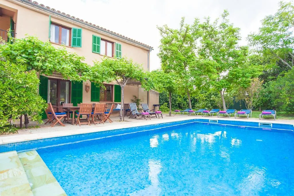 Can Casta Petra  Villa Petra (Mallorca)